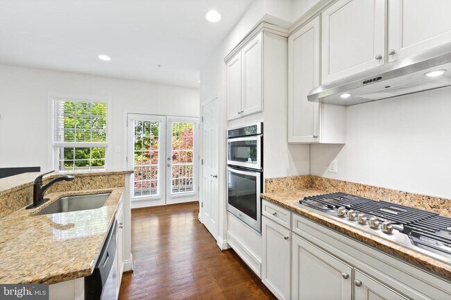 Building Photo - 8342 Broderick Cir