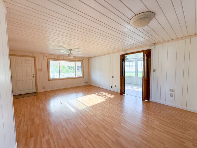 Building Photo - 32132 Perch Ave