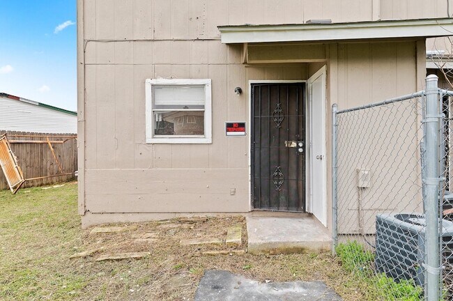 Building Photo - 8412 Garcreek Cir