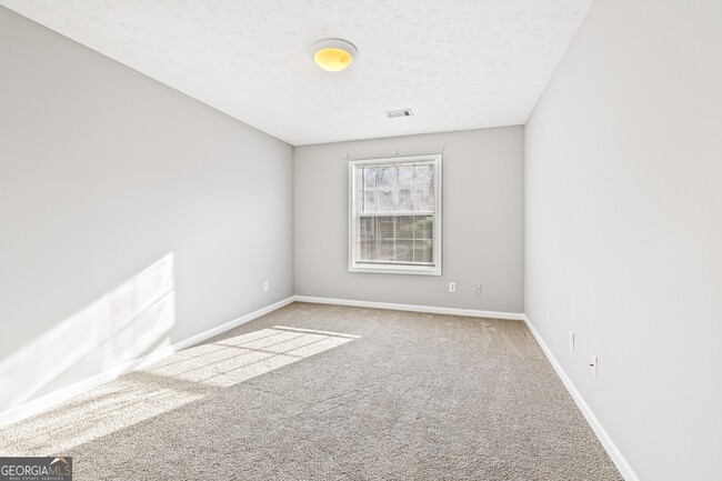 Building Photo - 2364 Fallbrook Ct