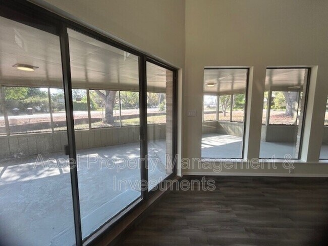 Building Photo - 1416 Grovewood Dr