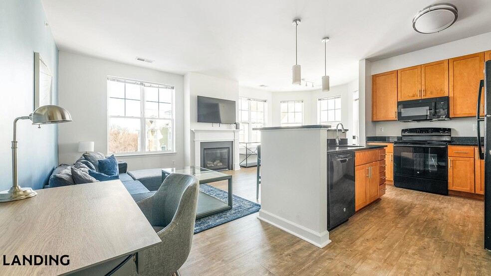 Building Photo - 909 Mansion Dr