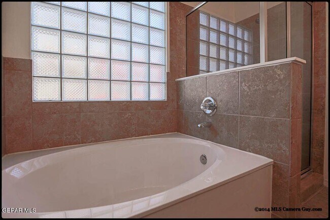 Building Photo - 1345 Fito Hernandez St