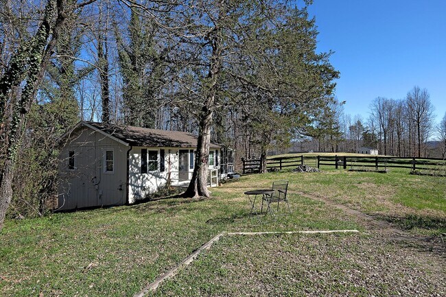 Building Photo - Pet-Friendly Crozet Cottage