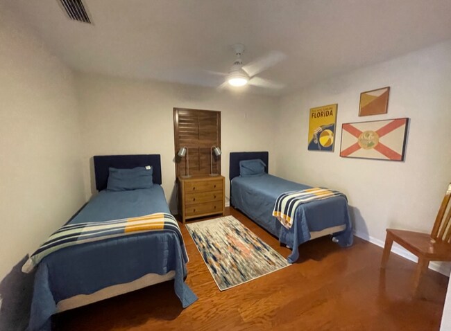 Building Photo - 1012 Laurel Ave