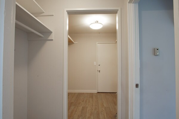 Building Photo - Near OHSU-Well-Appointed Studio Ready Soon!