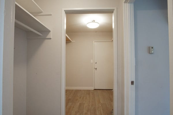 Building Photo - Well-Appointed Studio Near OHSU Ready Now!