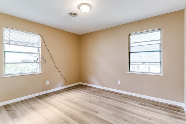 Building Photo - Renovated House in Irving • Great Location