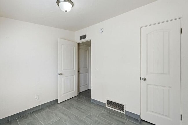 Building Photo - 4608 Fremont Ave