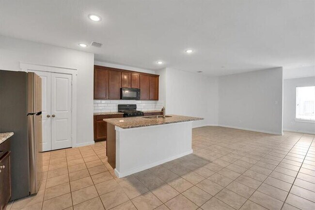 Building Photo - 31415 Stone Ridge Forest Dr
