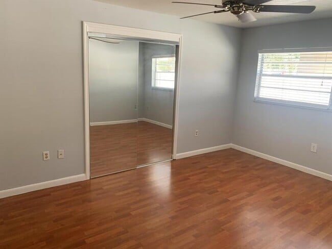 Building Photo - 523 Spring Oaks Blvd