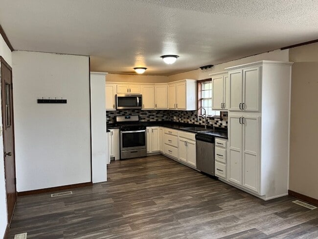 Building Photo - Take a look at this home in West Russellville