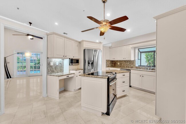Building Photo - 22595 Esplanada Cir
