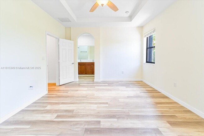 Building Photo - 3420 W 92nd Pl