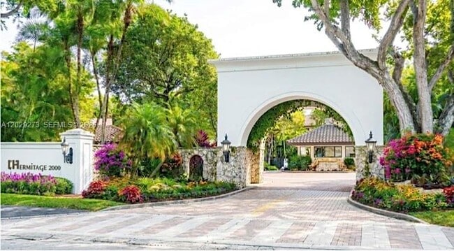 Building Photo - 2000 S Bayshore Dr
