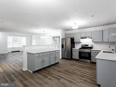 Building Photo - 10400 Vista Gardens Dr