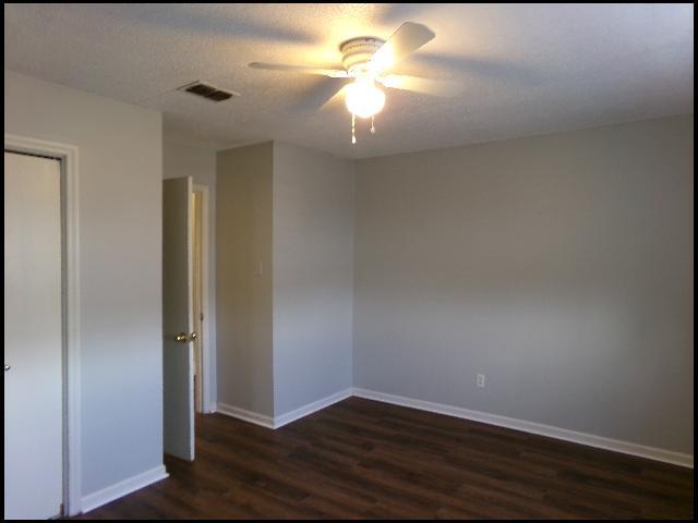 Building Photo - 1805 Sanford Dr