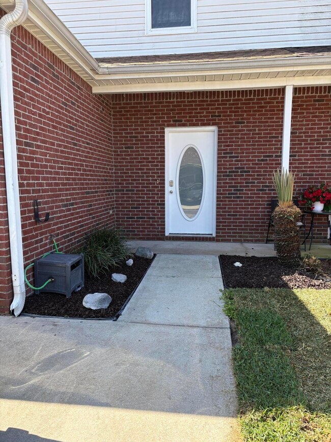 Building Photo - 1014 Airport Rd