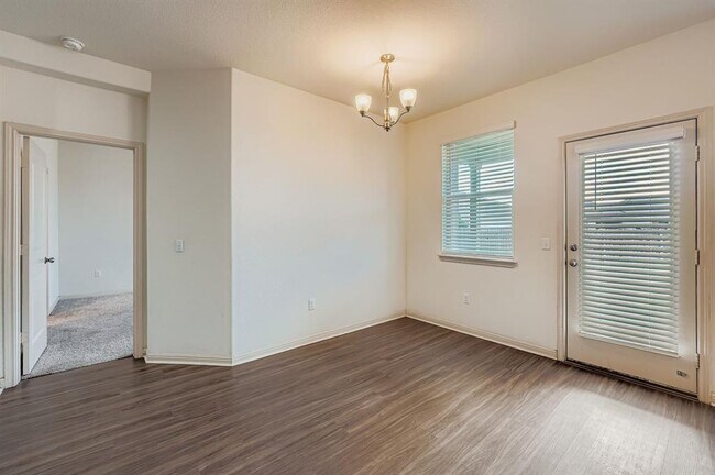 Building Photo - 16605 Aventura Ave