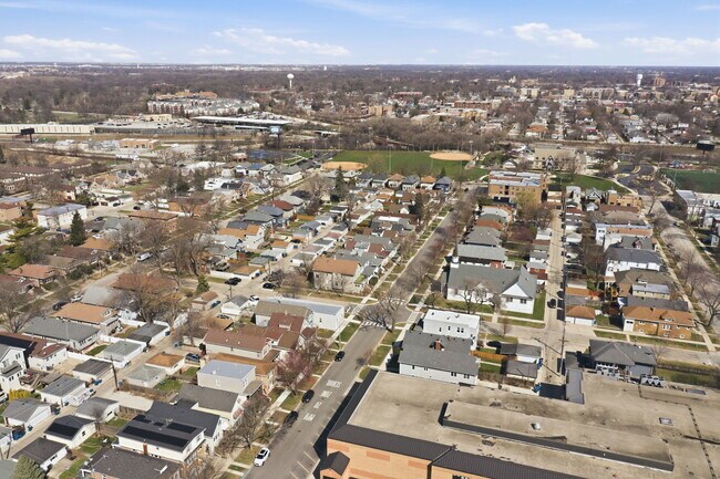 Building Photo - 907 Ferdinand Ave