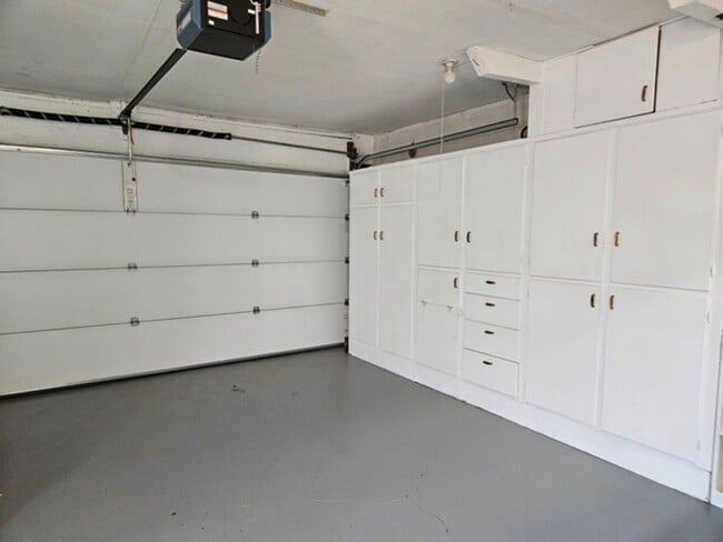 Building Photo - 3056 Twin Oak Pl NW