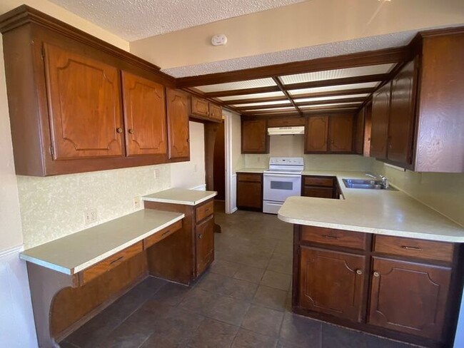 Building Photo - 3 bed 2 bath in Moore in Greenbriar Eastla...