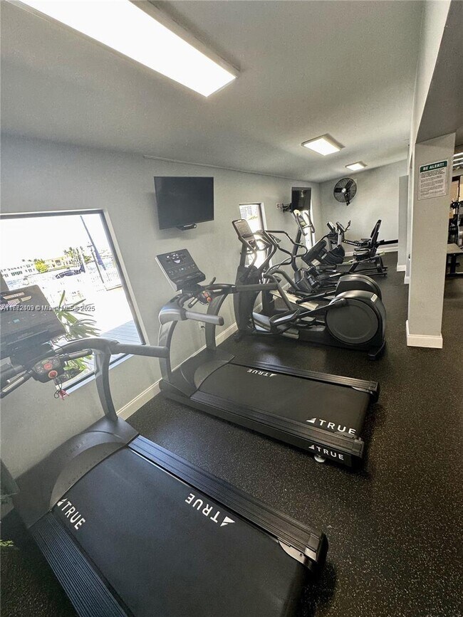 Building Photo - 240 Captains Walk