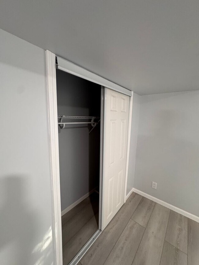 Building Photo - AVAILABLE NOW! Gorgeous, Newly Renovated 5...
