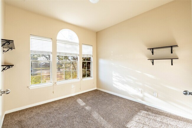 Building Photo - 7220 Petersburg Dr