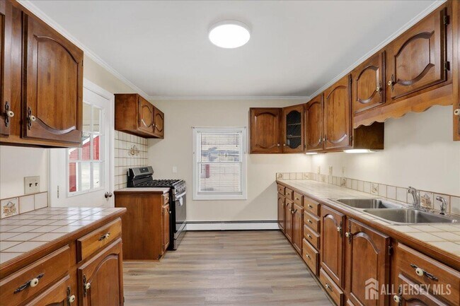 Building Photo - 28 Sedgwick St