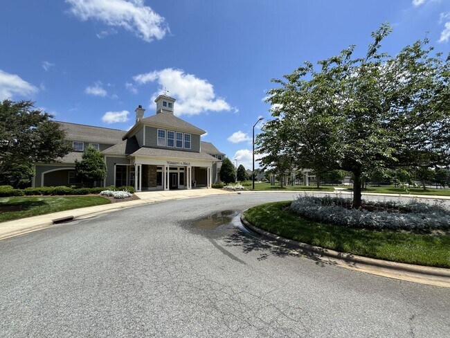 Building Photo - Great 4 Bed Home in Desired Winding Walk C...