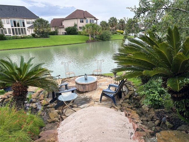 Building Photo - 1731 Parklake Village Dr