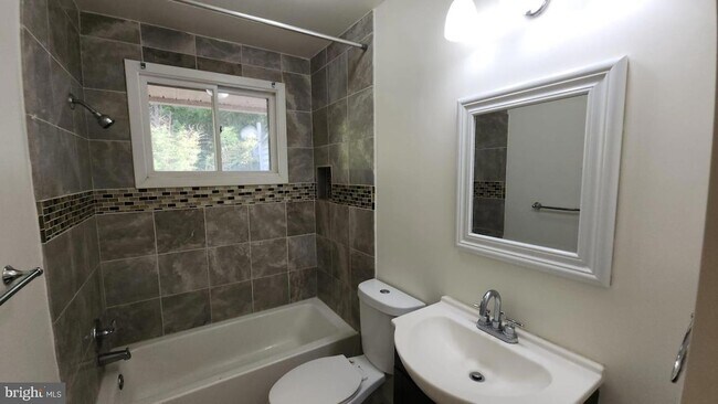 Building Photo - 12411 Thompson Rd