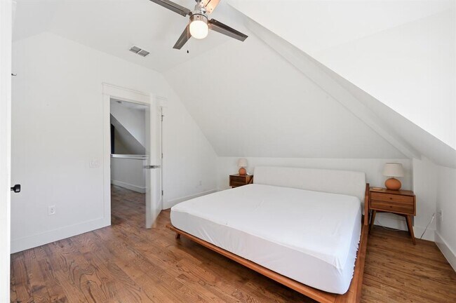 Building Photo - 3203 Locke Ln