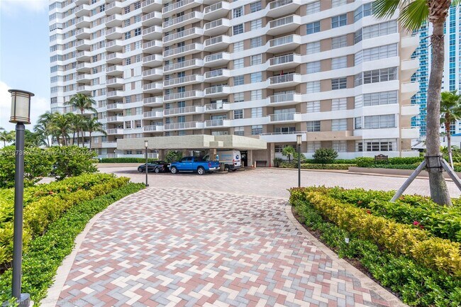 Building Photo - 1980 S Ocean Dr