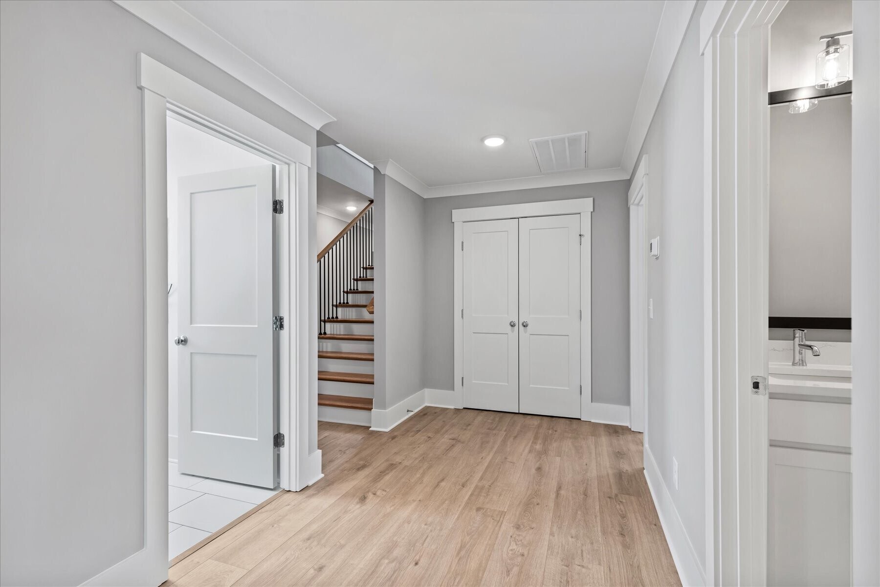 Building Photo - 321 Old Shackle Island Rd