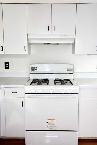 Kitchen - 821 Webster Pl