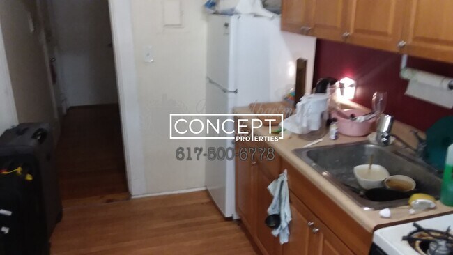 Building Photo - 447 Park Dr