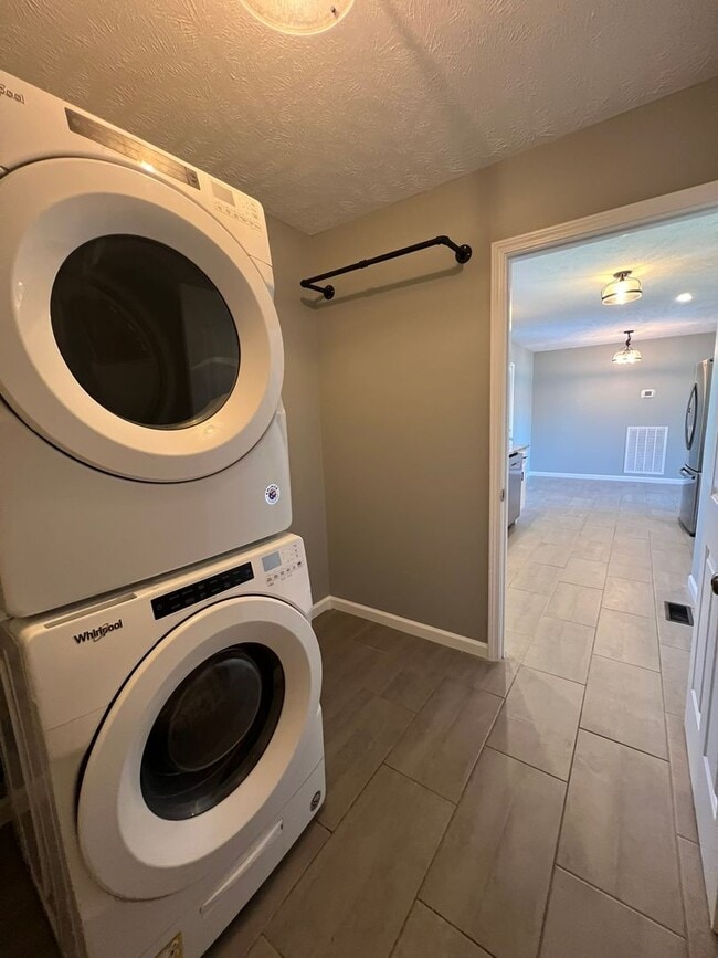 Building Photo - 204 Homewood Dr