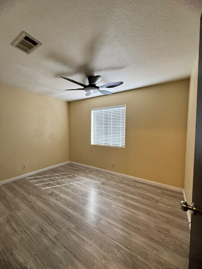 Building Photo - 4BR - 3BA two-story with pool