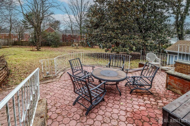 Building Photo - 71 Woodbridge Ave