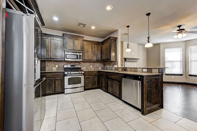 Building Photo - Spacious 3-Bedroom Home in Yukon – Modern ...