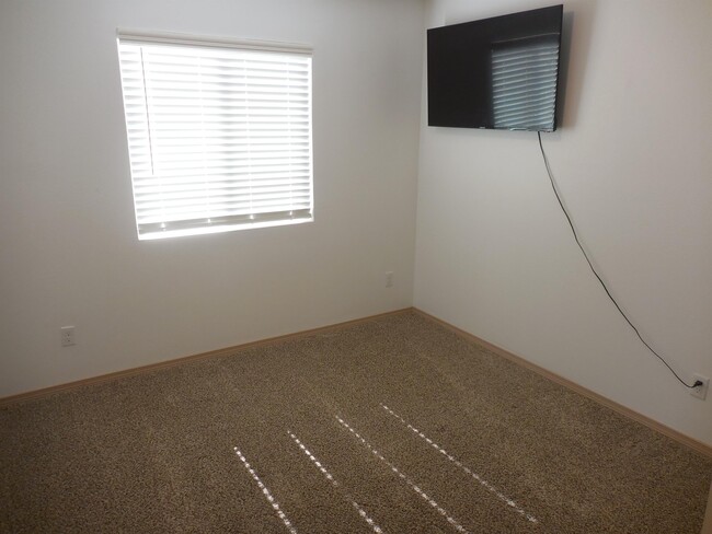 Building Photo - 12880 Haxby St