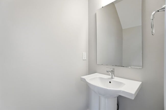 Building Photo - Experience Elevated Urban Living in the Heart of South End