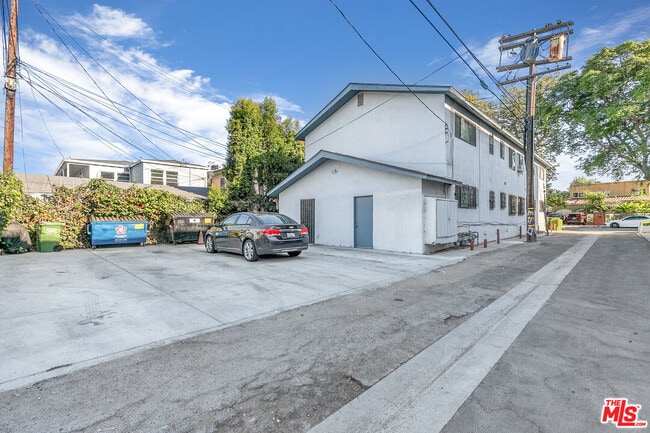 Building Photo - 8933 Cadillac Ave