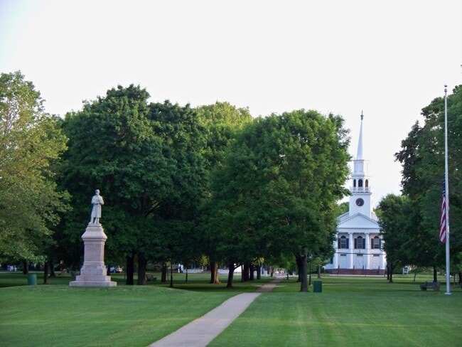 Building Photo - 26 Pearl St