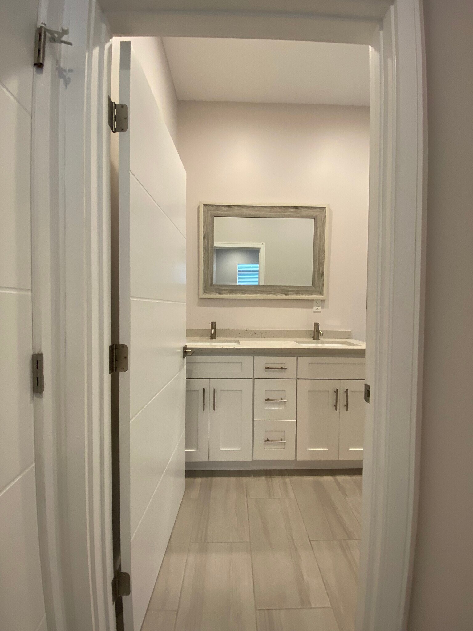 Building Photo - 3955 S Budlong Ave