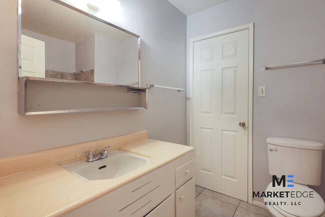 Building Photo - 4 Bed/2Bath Home at 39th Ave/Camelback! Re...