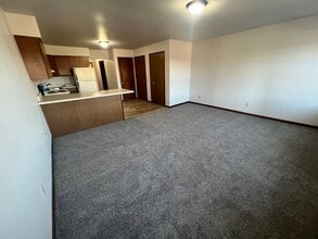 Building Photo - One Bedroom Apartment With Office Space