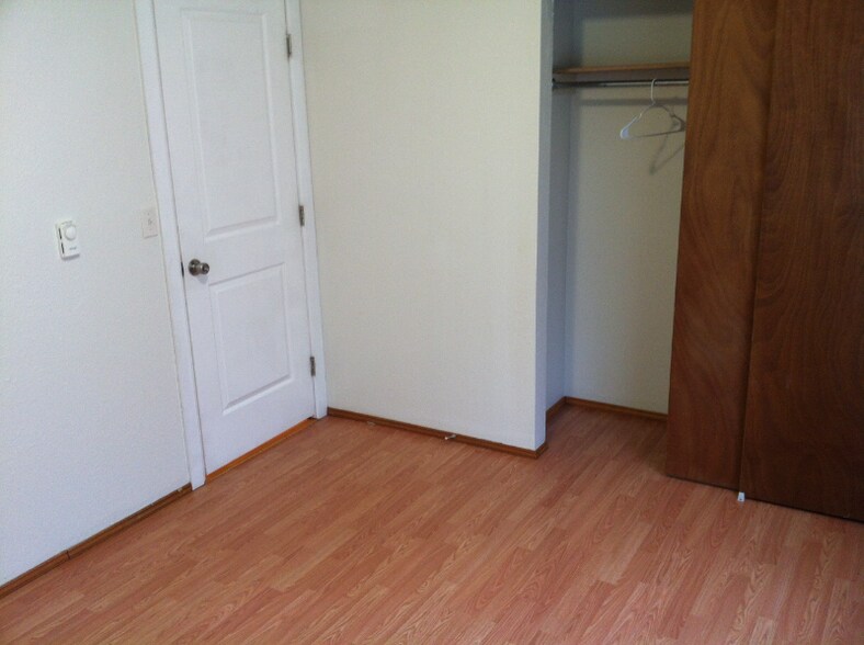 Building Photo - 736 22nd St NE